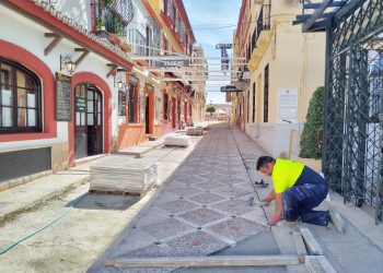 Los trabajos de mejora de conexiones de saneamiento en la calle José Aparicio se encuentran al 80% de su ejecución