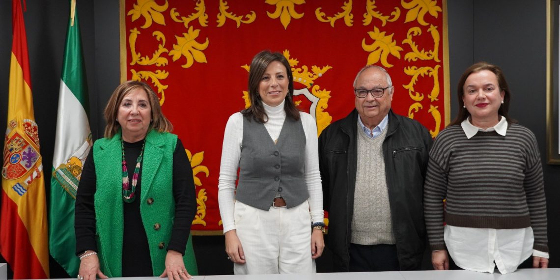 El Ayuntamiento reconoce, con motivo del 28-F, a Margarita Pavía, AROAL y a la peña Flamenca Tobalo Fernanda y Bernarda