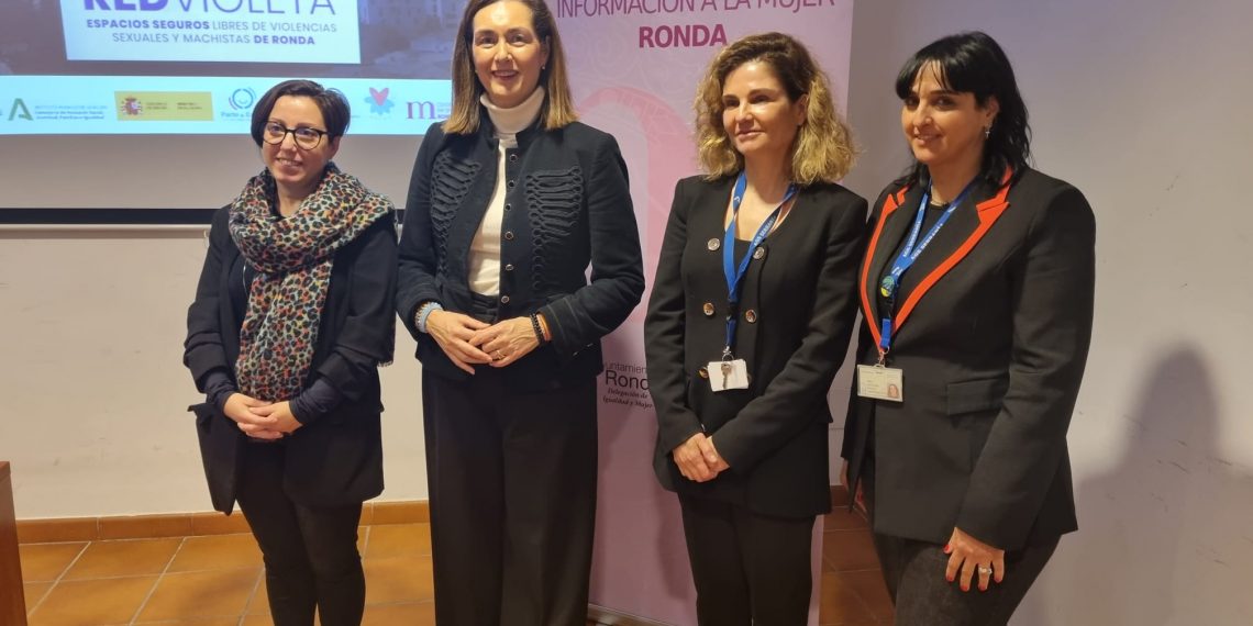 El Ayuntamiento impulsa la ‘red violeta’ que implicará a comercios de ocio nocturno dotándoles de recursos contra agresiones machistas