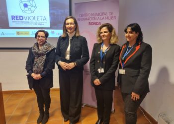 El Ayuntamiento impulsa la ‘red violeta’ que implicará a comercios de ocio nocturno dotándoles de recursos contra agresiones machistas