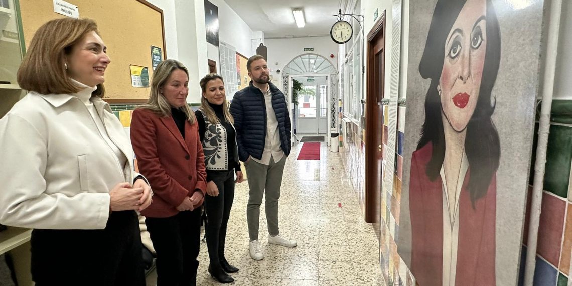 La Escuela Oficial de Idiomas acoge la muestra de Raúl Guerra ‘Doce. Un tributo al pensamiento feminista’.