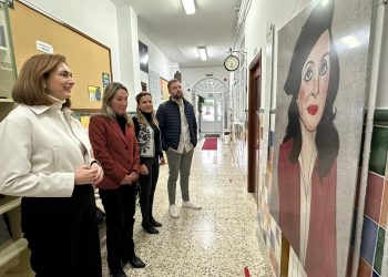 La Escuela Oficial de Idiomas acoge la muestra de Raúl Guerra ‘Doce. Un tributo al pensamiento feminista’.