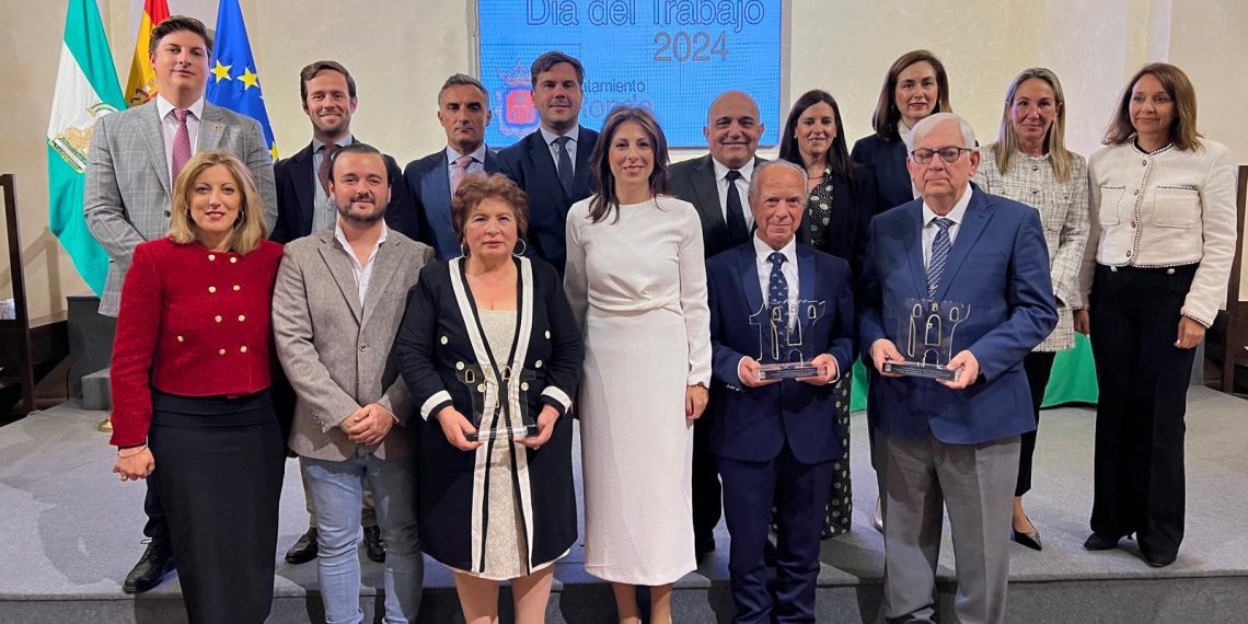 El Ayuntamiento reconoce la trayectoria profesional de cuatro rondeños por el Día Internacional del Trabajo