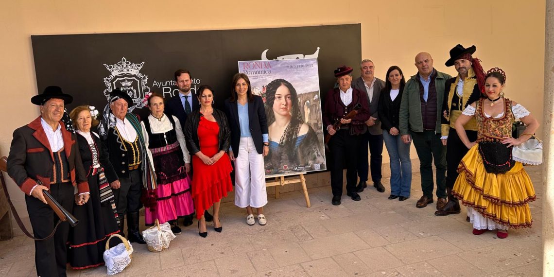 El Ayuntamiento da el pistoletazo de salida oficial a Ronda Romántica con la presentación del cartel, la pregonera y el romántico de oro