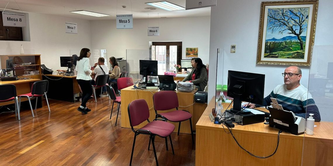 El Ayuntamiento simplifica y agiliza los trámites para hacer frente a los precios públicos