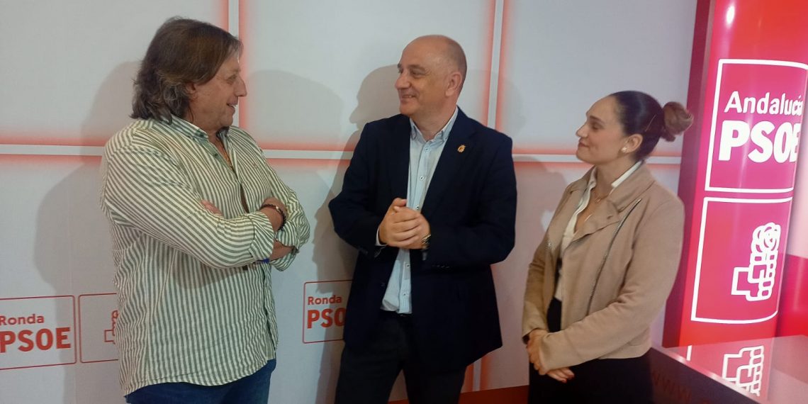 El PSOE demanda a la Diputación de Málaga el arreglo de la A-8401