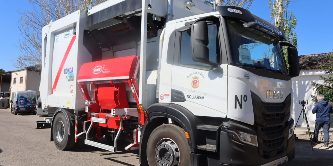 Ronda estrena camión de recogida, contenedores y papeleras dentro del Plan de Transformación de Soliarsa en los dos últimos años