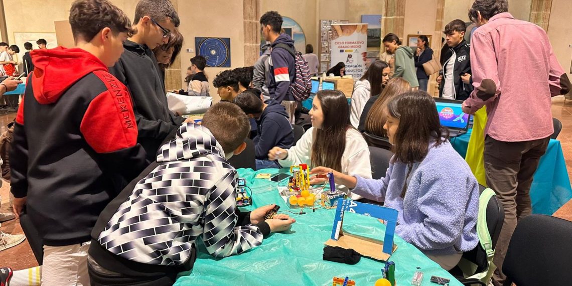 Centenares de estudiantes de la comarca y de Córdoba participan en la III Feria de Inventos y Talentos ‘It´s Ronda’