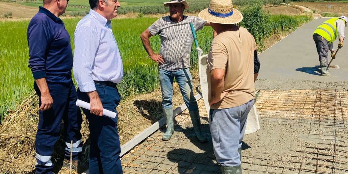 El Ayuntamiento mejora el camino del Cortijo de las Ánimas, de la Cimada, a través del Plan AEPSA