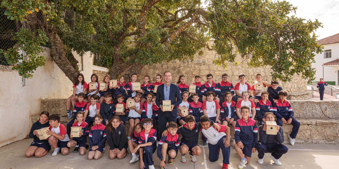 Fundación Unicaja promueve la protección de la biodiversidad con la instalación de 200 cajas nido en la provincia de Málaga