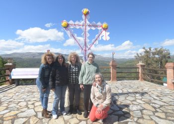 Pujerra vuelve a ‘vestir’ la Cruz