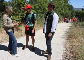 El Ayuntamiento y el I.E.S. ‘Rodríguez Delgado’ promueven una jornada de concienciación medioambiental limpiando el parque periurbano