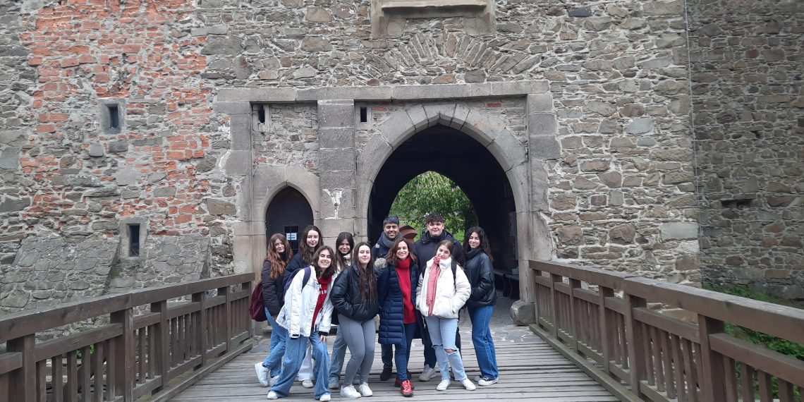 Los alumnos del IES Martín Rivero debaten sobre el futuro de las ciudades en la movilidad a Chequia de Erasmus+