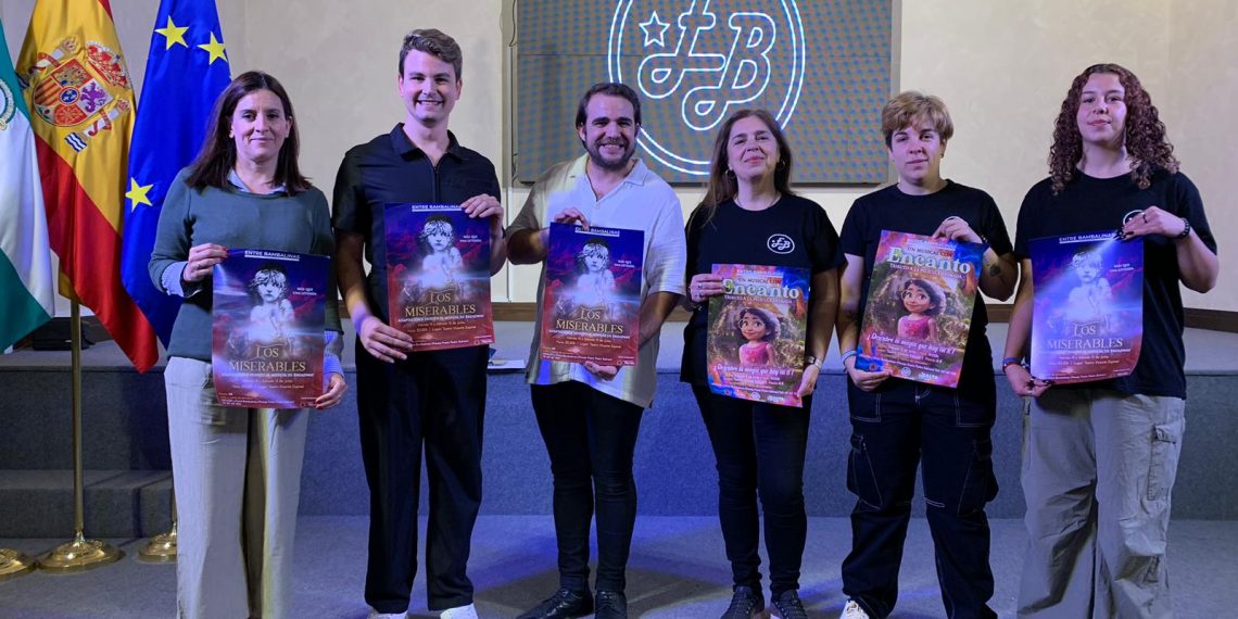 La delegación de Cultura y ‘Entre Bambalinas’ presentan los tributos a los musicales ‘Encanto’ y ‘Los Miserables’