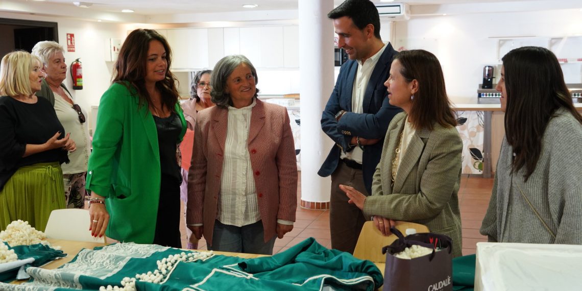 Cartajima desarrolla el taller ‘Mayores en la costura’