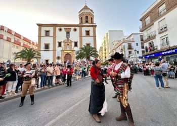 El pasacalle de Ronda Romántica da el pistoletazo de salida a los actos centrales de la fiesta