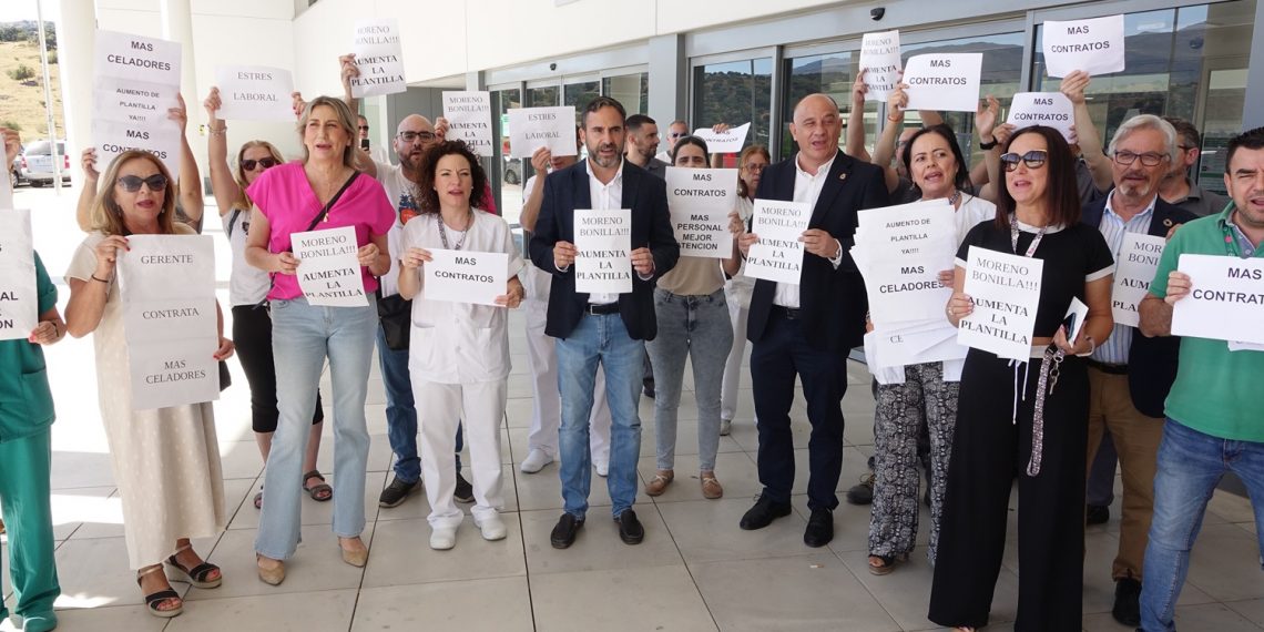 El PSOE respalda las protestas de los profesionales sanitarios del Hospital de la Serranía de Ronda por el recorte en las contrataciones