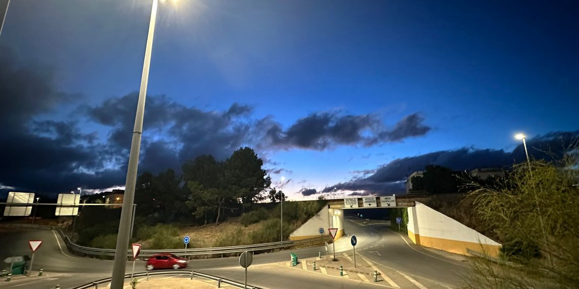El Ayuntamiento instala 45 puntos de luz de bajo consumo en los accesos a Ronda desde la carretera de El Burgo, Málaga y Sevilla