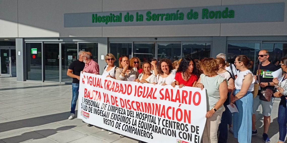 Las limpiadoras del servicio externo del Hospital de Ronda comienzan movilizaciones