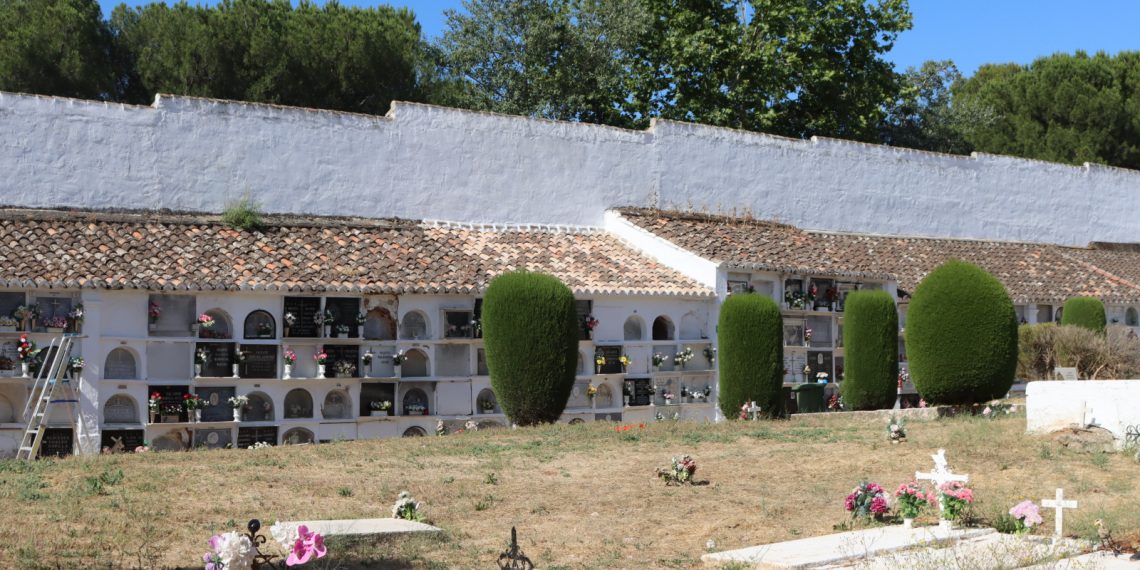 El Ayuntamiento reabre los patios 2 y 4 del cementerio de San Lorenzo tras las obras de mejora en las cubiertas dañadas por el viento