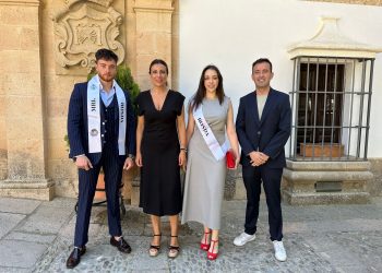 La alcaldesa de Ronda recibe a los candidatos de la ciudad en el certamen Míster Internacional Málaga y Miss Mundo Málaga