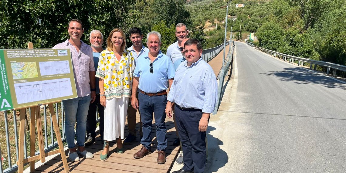 La Junta finaliza la construcción de una pasarela peatonal sobre el río Guadiaro para mejorar la seguridad vial en la A-373