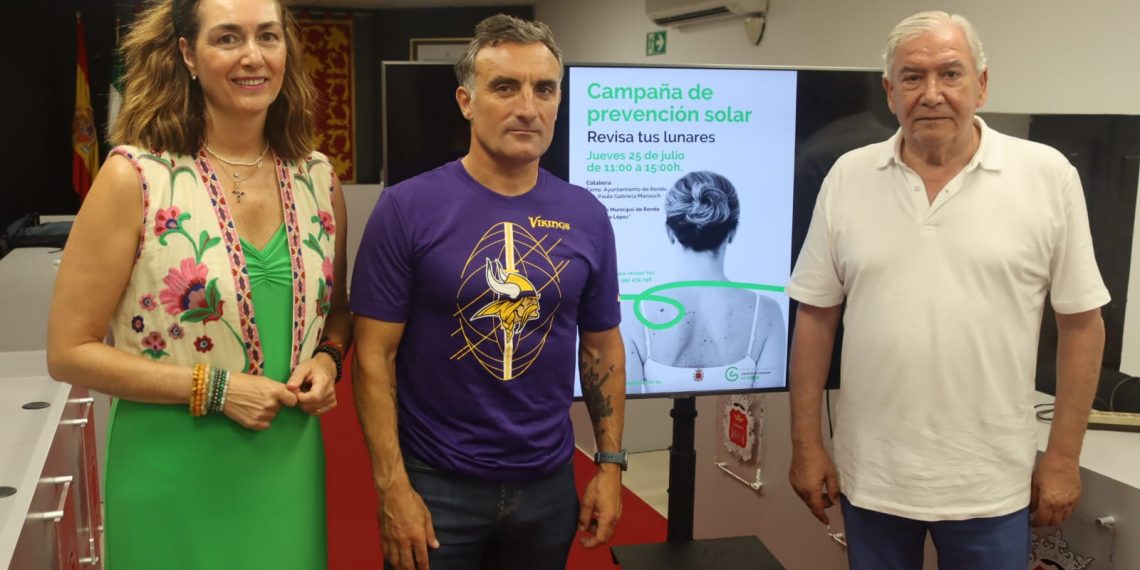 La asociación de lucha contra el cáncer de Ronda y la Comarca y el Ayuntamiento realizan unas jornadas de prevención del cáncer de piel