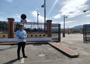 El autobús urbano, el ‘trenecito’ y los taxis llevarán a los usuarios por primera vez hasta la portada del real durante esta Feria de Pedro Romero