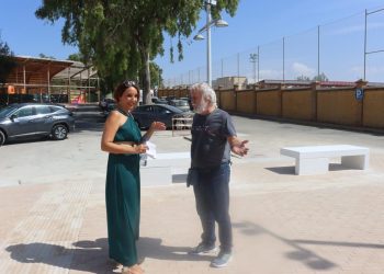 El Ayuntamiento reestructurará la calle Guadalcobacín, aumentando las zonas peatonales, creando ‘islas vegetales’ y dejando un solo sentido de circulación de vehículos
