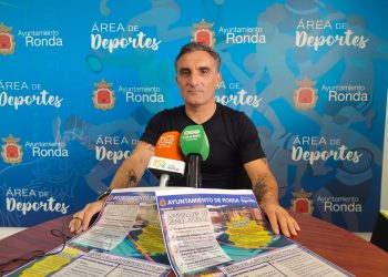 La próxima temporada de la piscina cubierta tendrá más clases, más horarios y supondrá la práctica eliminación de listas de espera