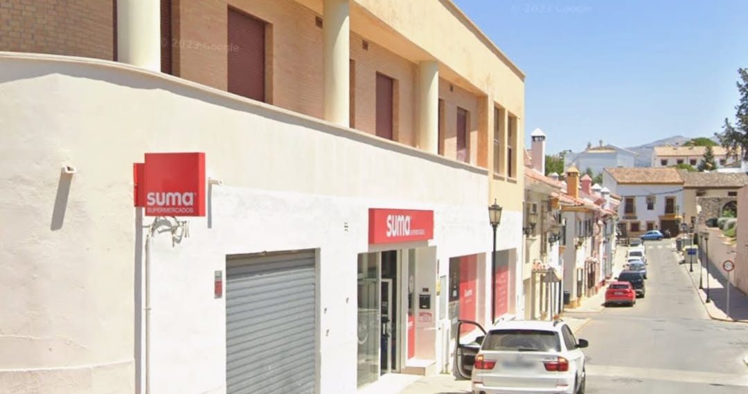 Atracan con un cuchillo un supermercado en el Barrio