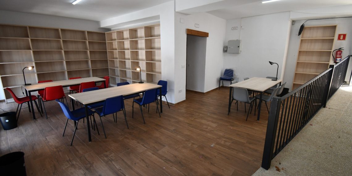 Alpandeire dota de mobiliario su nueva biblioteca municipal