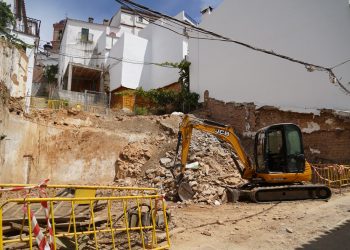 Algatocín acondiciona un solar para crear aparcamientos