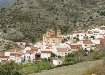 La Diputación destina a Alpandeire 78.000 euros para la mejora del polideportivo municipal y el arreglo de un camino rural