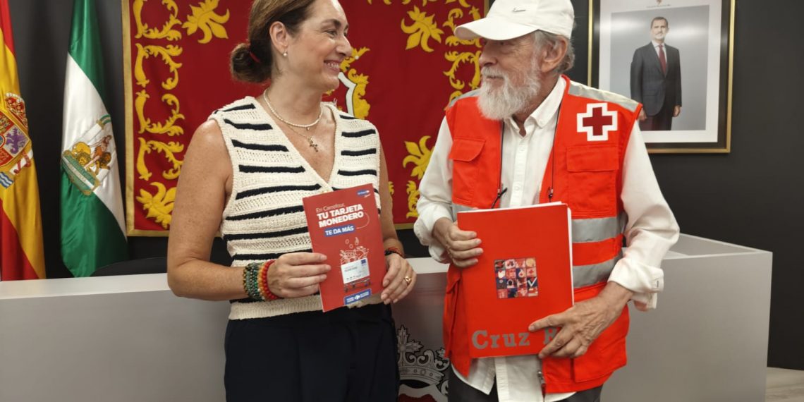 El Ayuntamiento y Cruz Roja destinarán 70.000 euros en lo que queda de año al reparto de tarjetas monedero a familias vulnerables