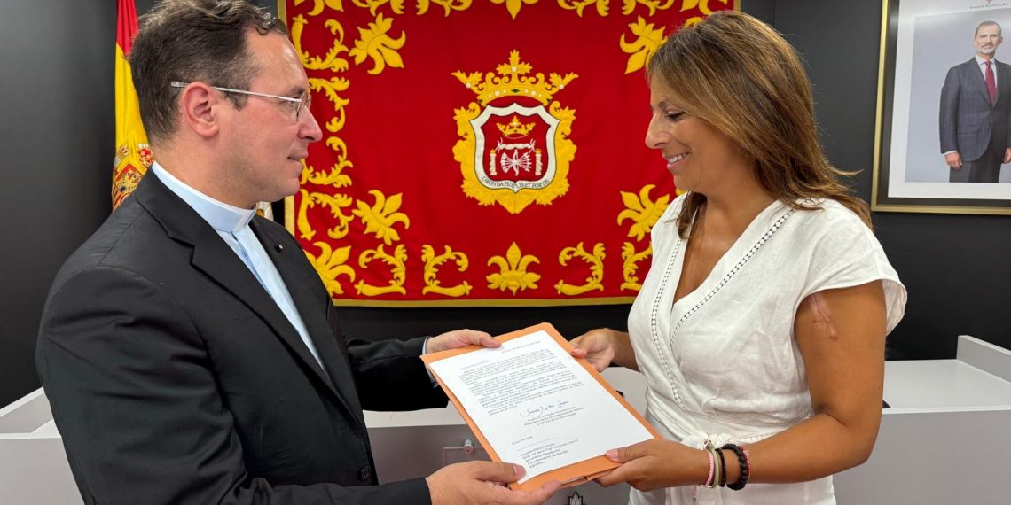 Entregan más de mil firmas en el Ayuntamiento solicitando que se nombre ‘Hijas Adoptivas’ a la Comunidad de Carmelitas Descalzas de Ronda