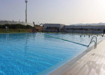 La temporada de baño en la piscina municipal Manolo López supera los 30.000 usuarios