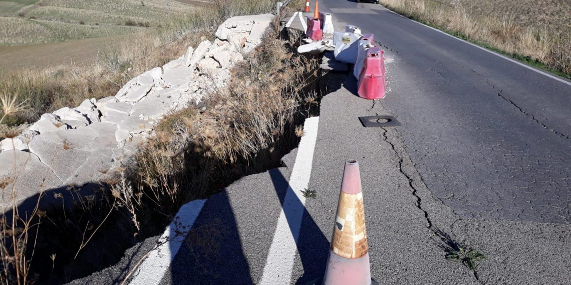 La Diputación licita por 874.000 euros obras de arreglo en carreteras de la Serranía de Ronda y la Sierra Norte