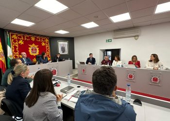 El Pleno aprueba inicialmente la ordenanza de viviendas turísticas y una bonificación del IBI para colectivos sociales, históricos y hosteleros