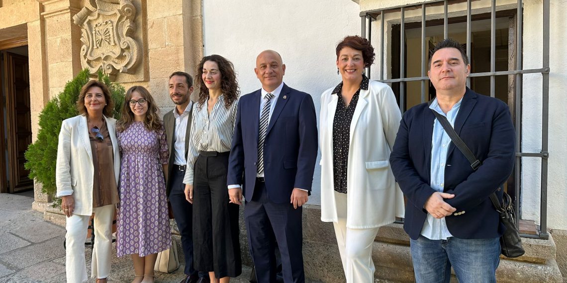 El PSOE pide una solución al transporte escolar cuya situación achaca a la situación económica municipal