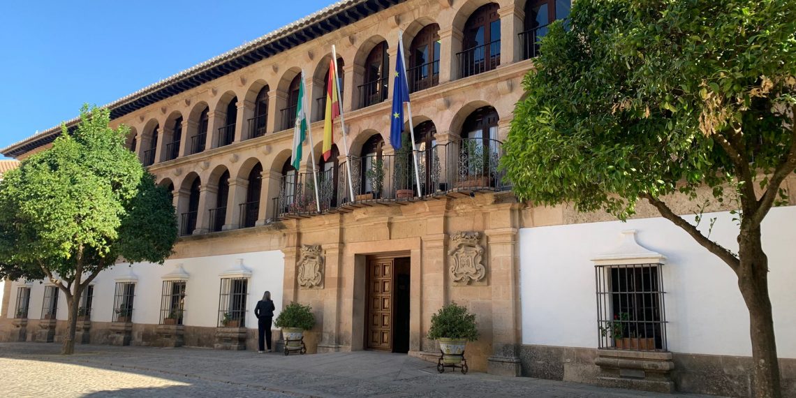 Fernández anuncia que en 2025 todos los impuestos municipales se mantendrán congelados