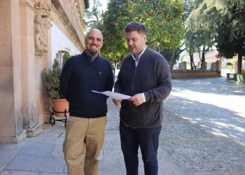 Ronda celebra un mercadillo artesanal navideño en el Convento de Santo Domingo, organizado por la asociación ‘Artificios’ y el Ayuntamiento