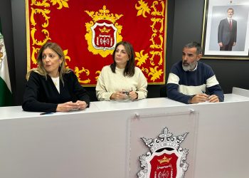 Hasta 70 establecimientos de Ronda participan en una campaña de recogida de vidrio puerta a puerta