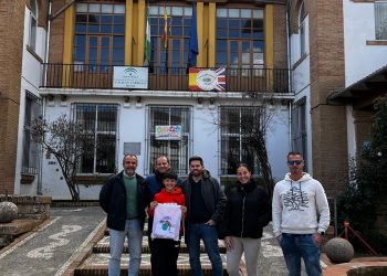 Dos estudiantes de Ronda reciben su premio del Concurso Digital de Aqualia para concienciar sobre la protección de la biodiversidad