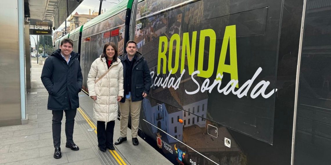Imágenes emblemáticas de Ronda promocionan la ciudad en Granada con motivo de los Goya