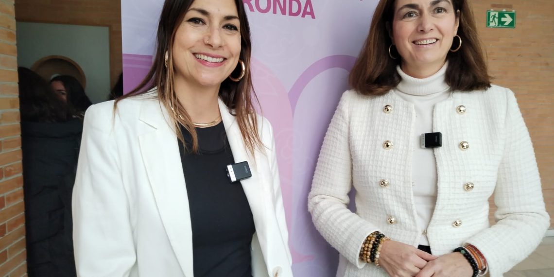 La ‘psicowoman’ vuelve a Ronda con la delegación de Igualdad para concienciar a los jóvenes sobre las relaciones sanas y contra la violencia machista