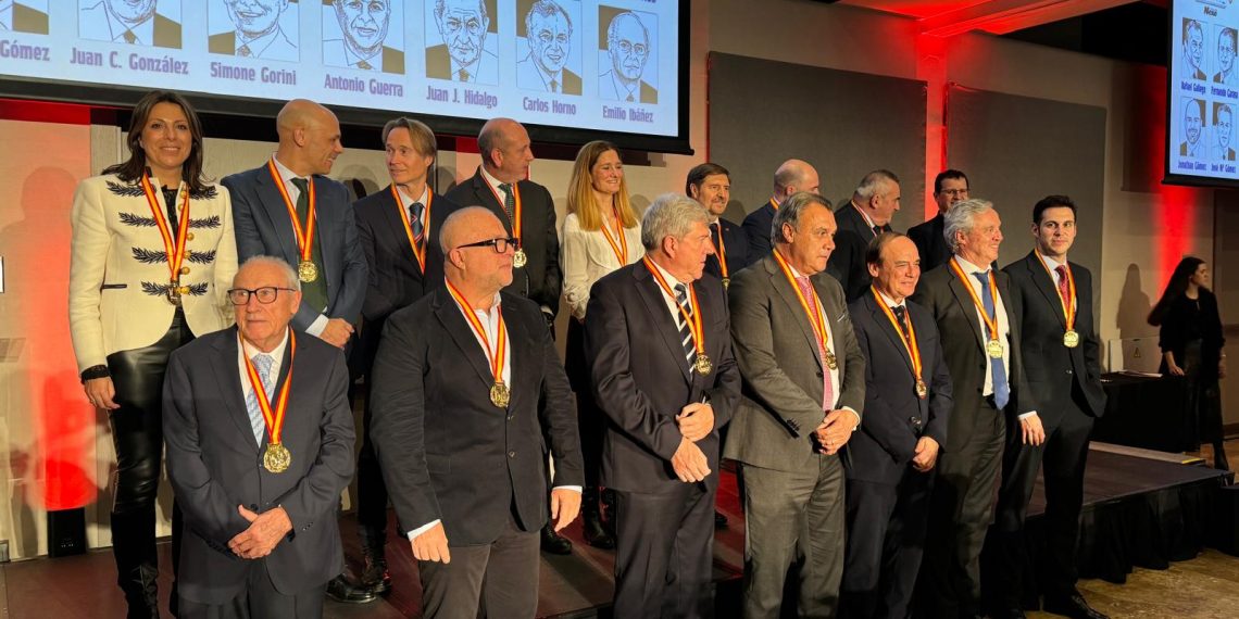 Fernández recibe la Medalla del Centenario del Turismo Español de Nexotur por la labor constante de Ronda en el sector