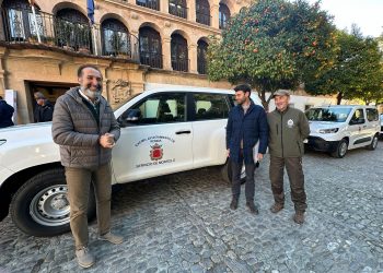 El Ayuntamiento amplía su parque móvil con dos nuevos vehículos para las delegaciones de Montes y de Parques y Jardines