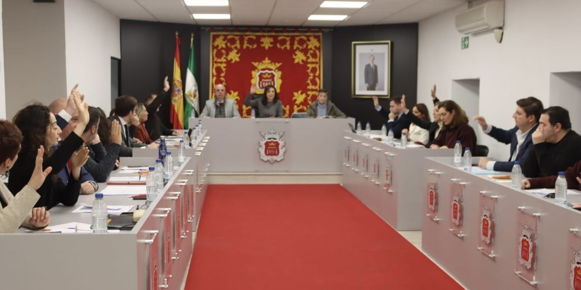 El Ayuntamiento da luz verde a la nueva ordenanza de viviendas y a las bonificaciones para la ocupación de vía pública