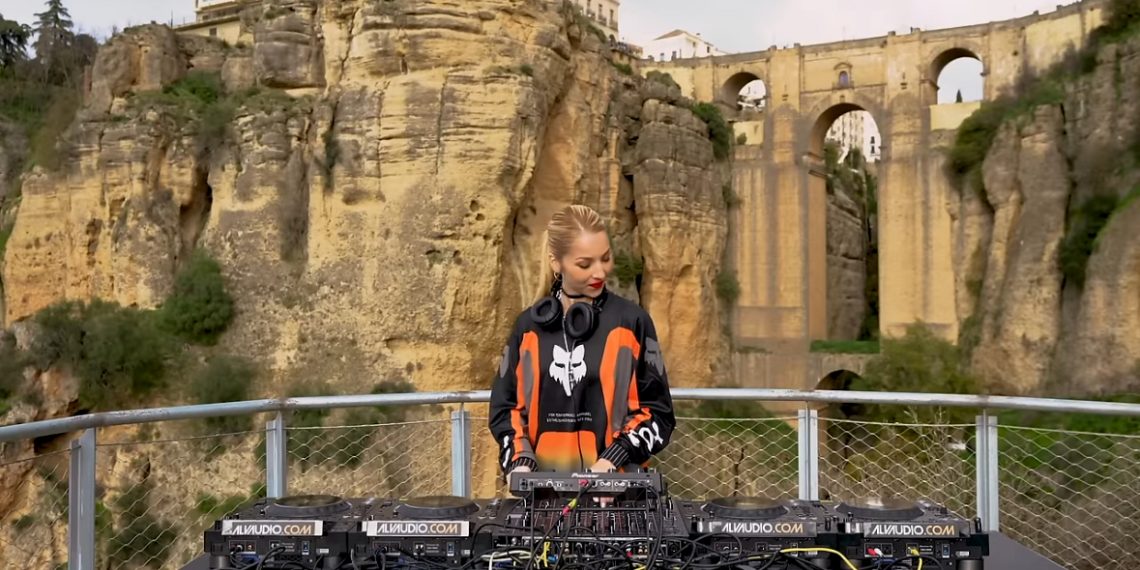 Una sesión de la DJ internacional Viviana Casanova, grabada en Ronda, se presentará en el festival gallego O Sondo Camiño